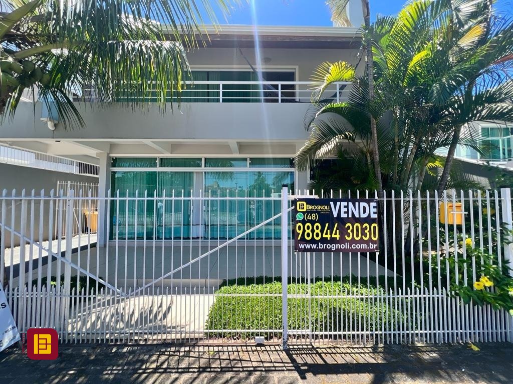 Casa com 433m², 11 quartos (sendo 1 suíte), 7 garagens, no bairro Canasvieiras em Florianópolis