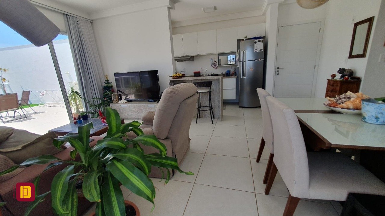 Apartamento com 161m², 3 quartos (sendo 1 suíte), 2 garagens, no bairro Campeche em Florianópolis