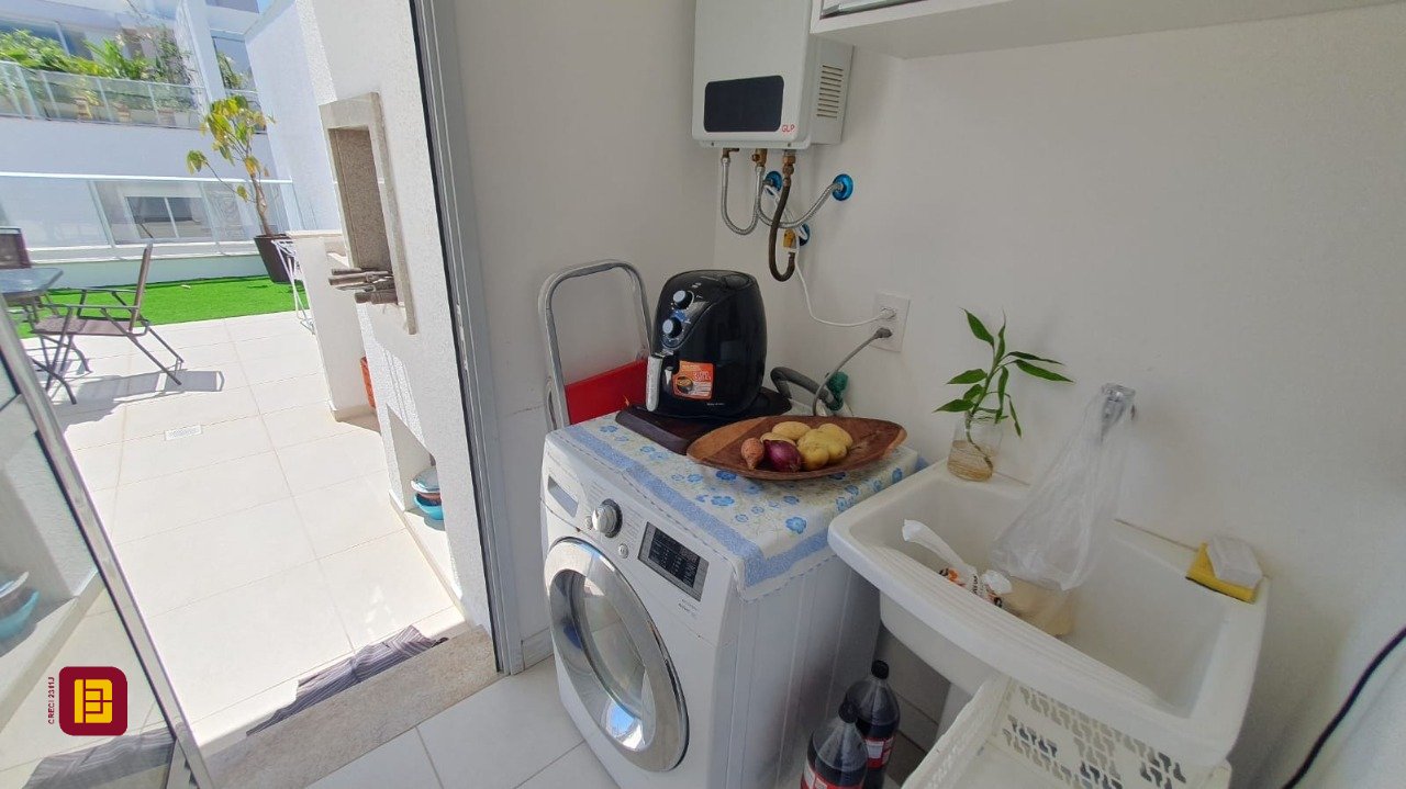 Apartamento com 161m², 3 quartos (sendo 1 suíte), 2 garagens, no bairro Campeche em Florianópolis