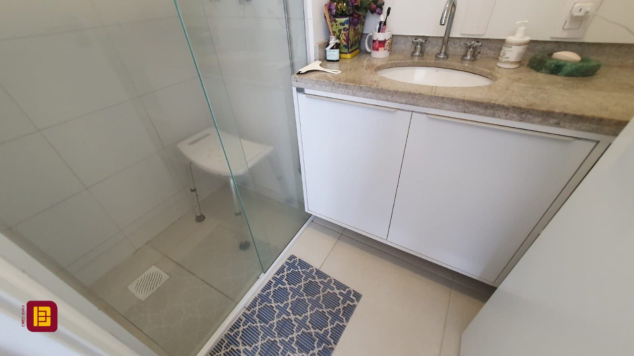 Apartamento com 161m², 3 quartos (sendo 1 suíte), 2 garagens, no bairro Campeche em Florianópolis