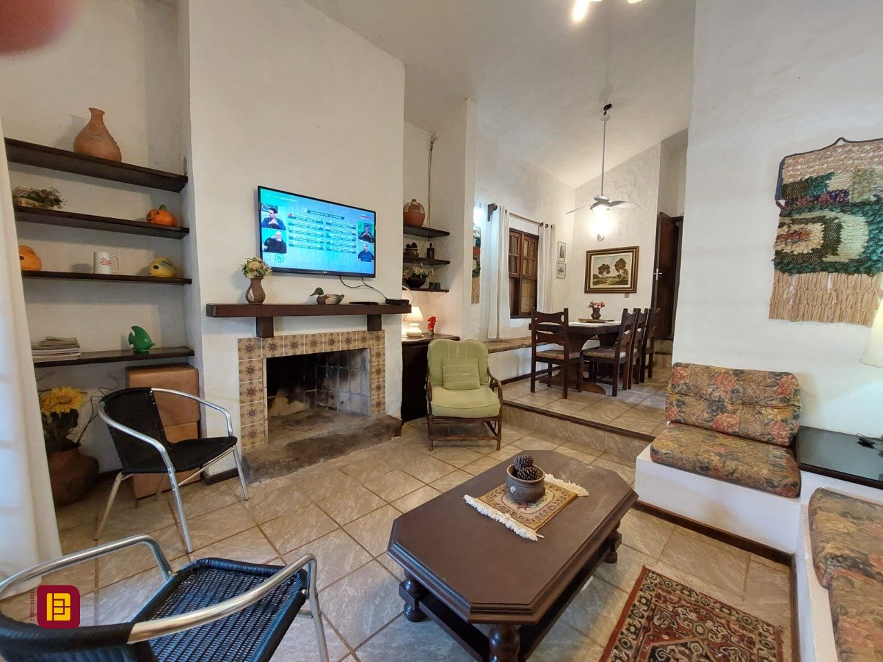 Casa com 233m², 8 quartos (sendo 1 suíte), 2 garagens, no bairro Cachoeira do Bom Jesus em Florianópolis