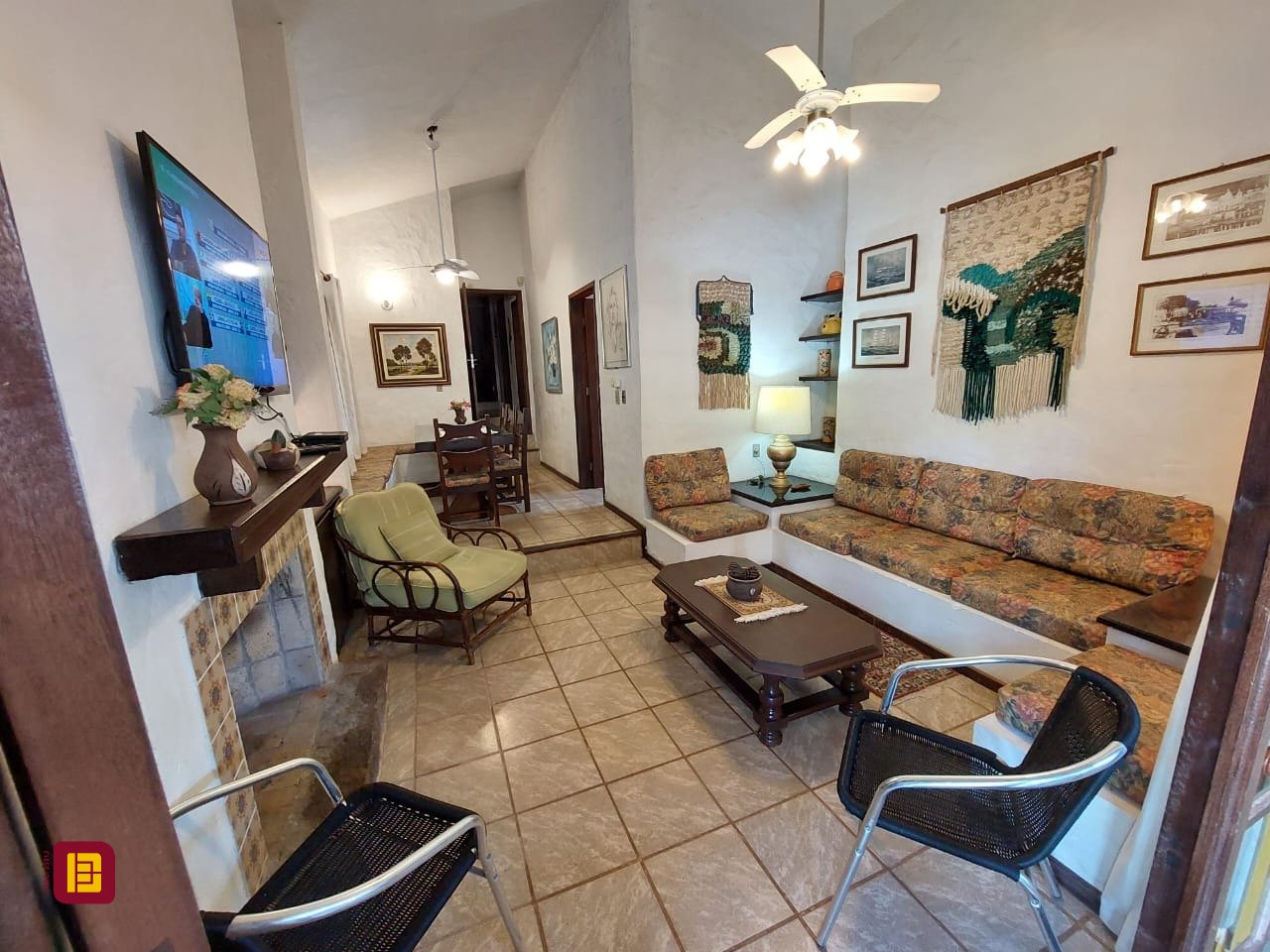 Casa com 233m², 8 quartos (sendo 1 suíte), 2 garagens, no bairro Cachoeira do Bom Jesus em Florianópolis