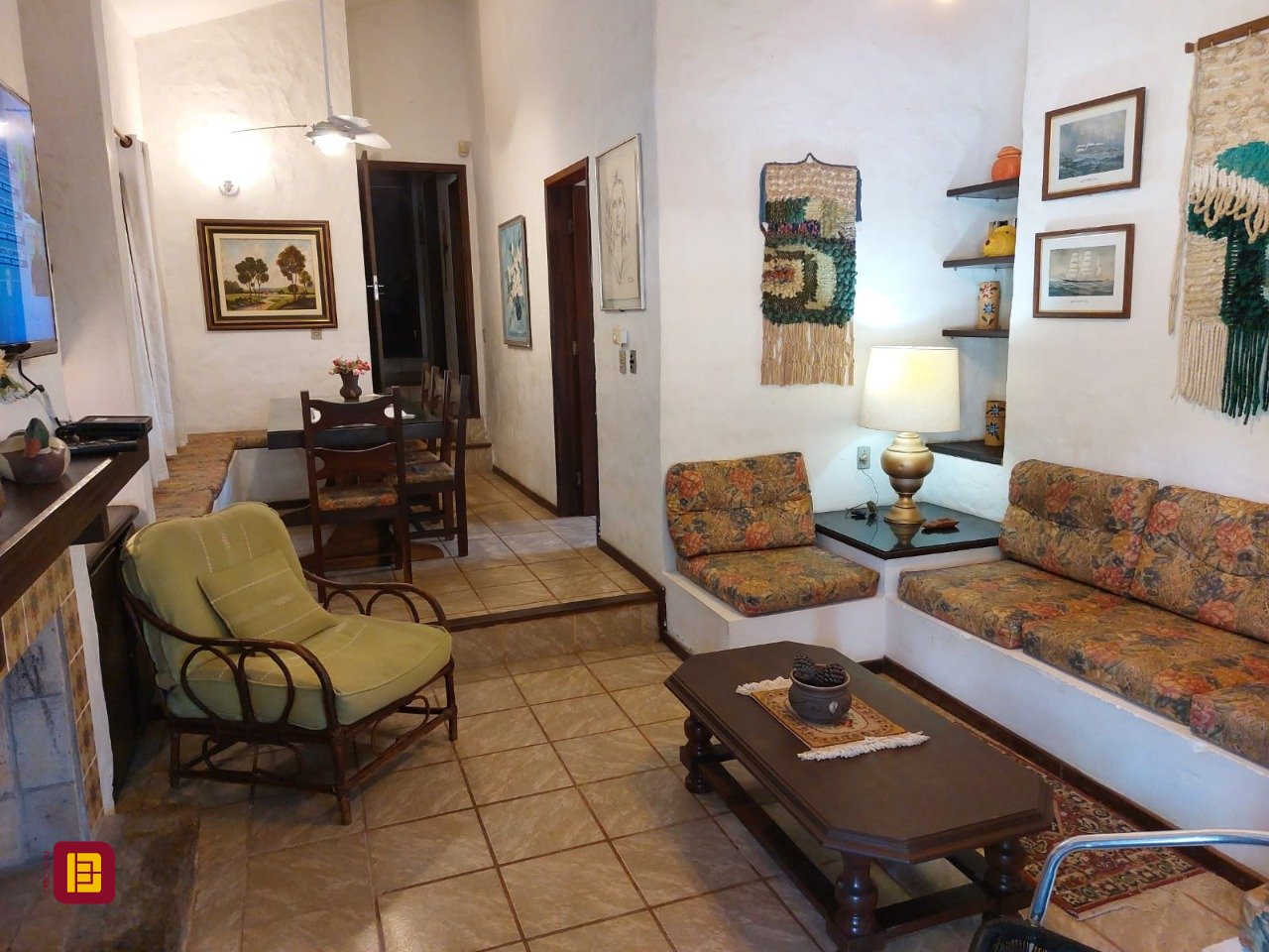 Casa com 233m², 8 quartos (sendo 1 suíte), 2 garagens, no bairro Cachoeira do Bom Jesus em Florianópolis