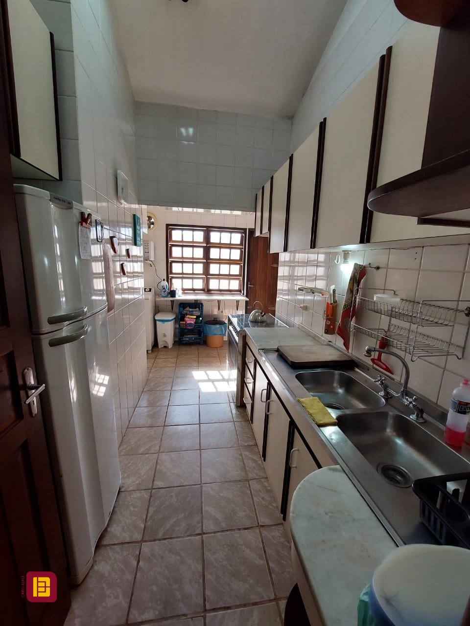 Casa com 233m², 8 quartos (sendo 1 suíte), 2 garagens, no bairro Cachoeira do Bom Jesus em Florianópolis