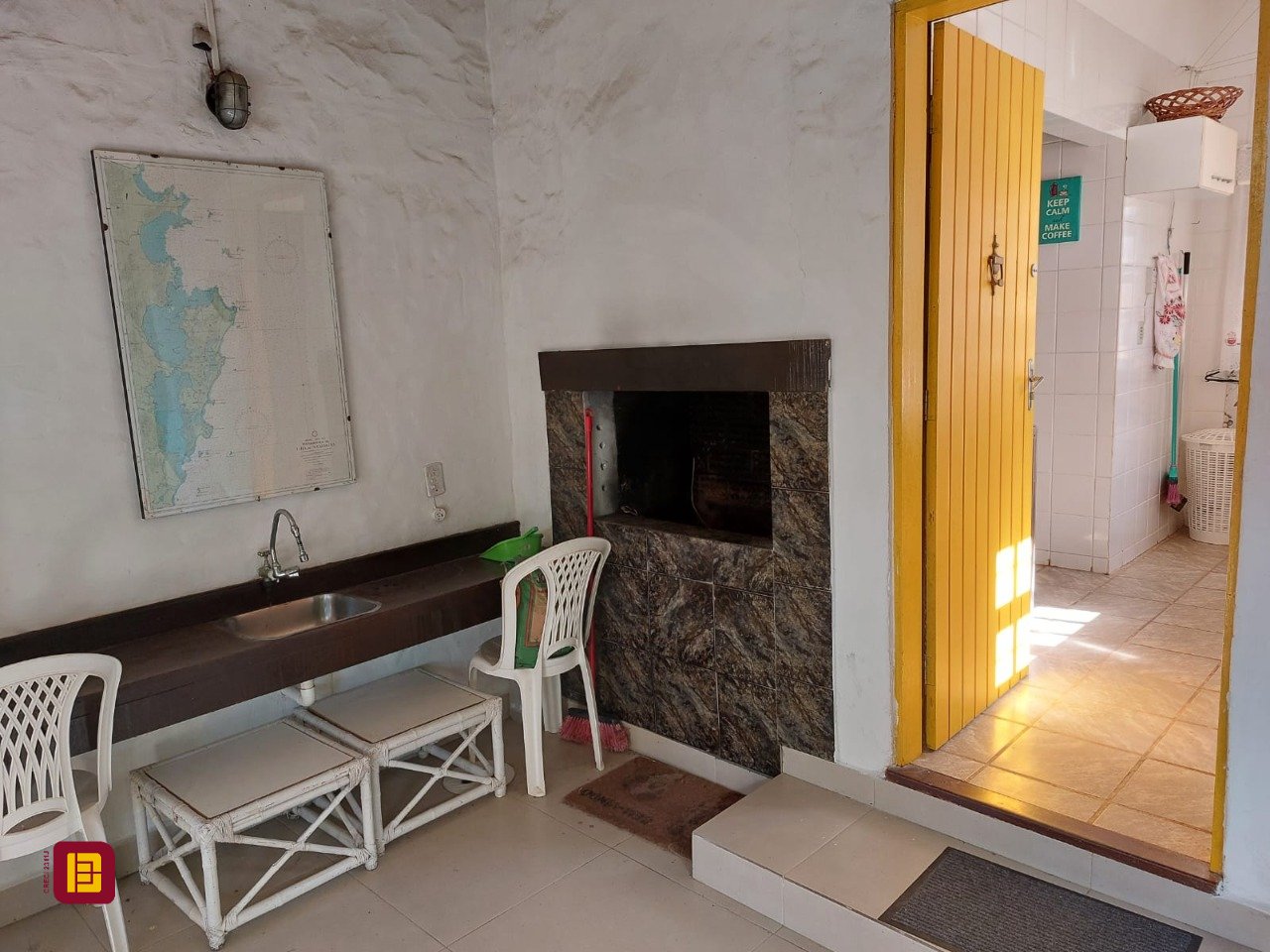 Casa com 233m², 8 quartos (sendo 1 suíte), 2 garagens, no bairro Cachoeira do Bom Jesus em Florianópolis