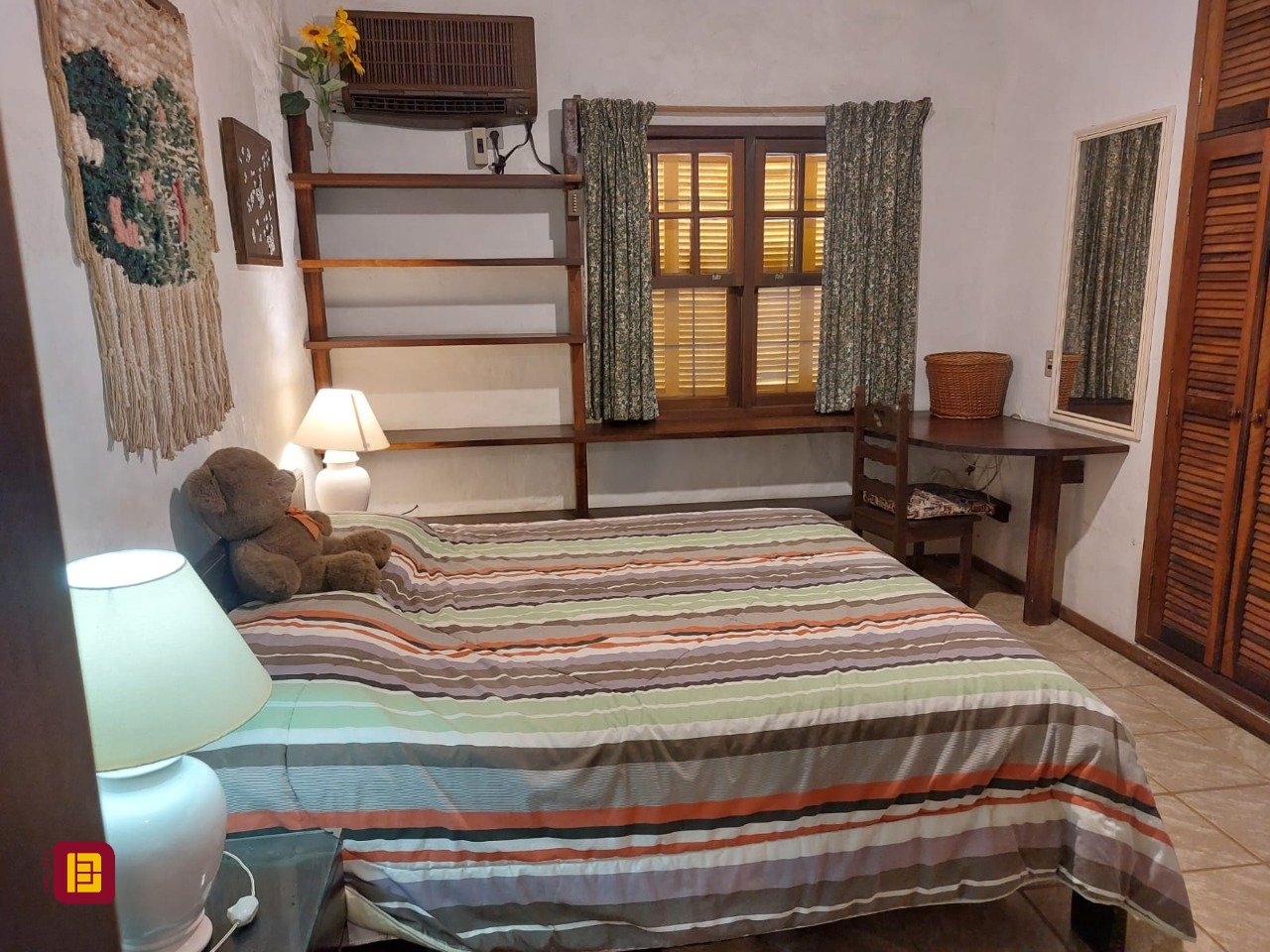 Casa com 233m², 8 quartos (sendo 1 suíte), 2 garagens, no bairro Cachoeira do Bom Jesus em Florianópolis