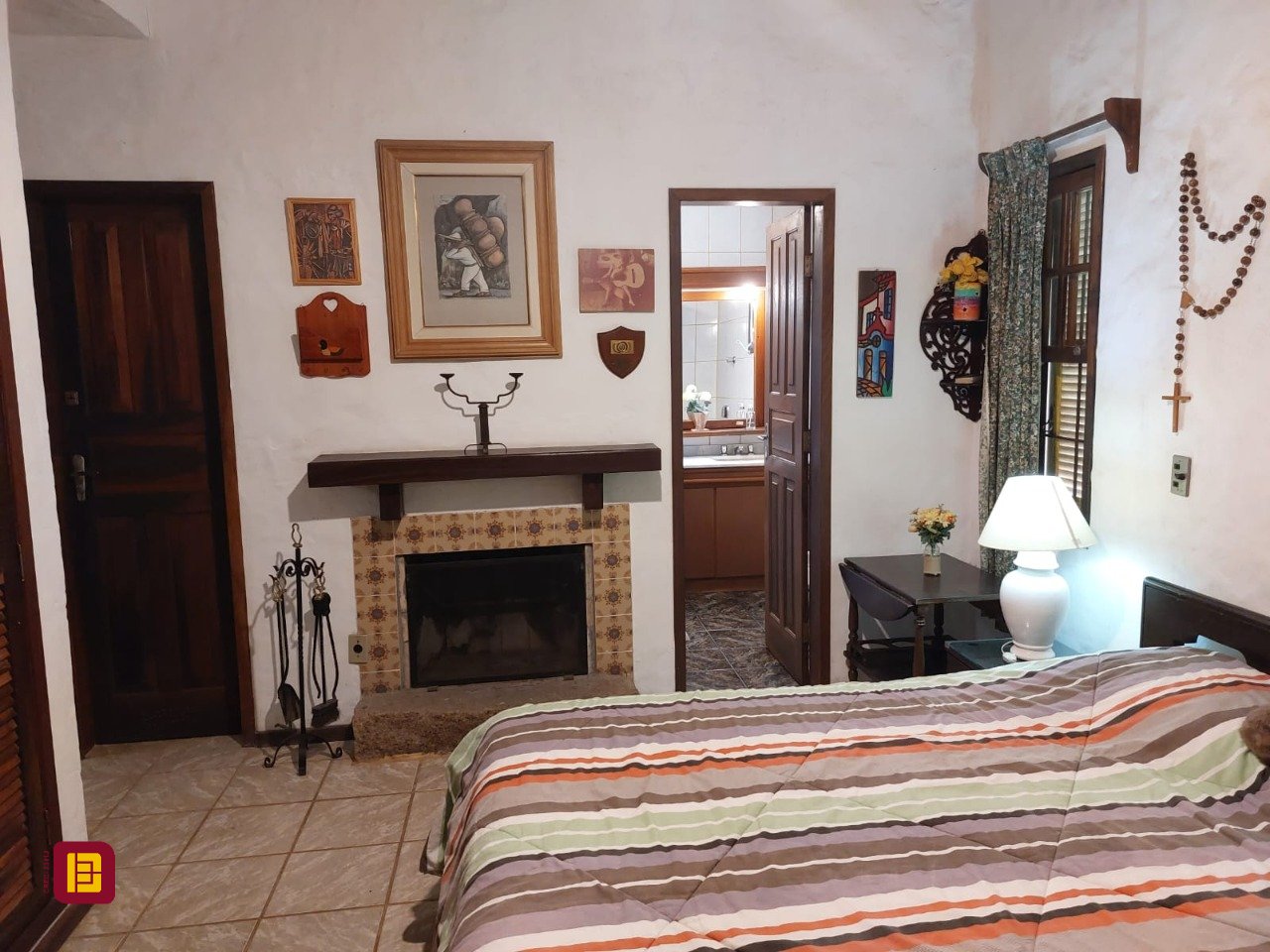 Casa com 233m², 8 quartos (sendo 1 suíte), 2 garagens, no bairro Cachoeira do Bom Jesus em Florianópolis
