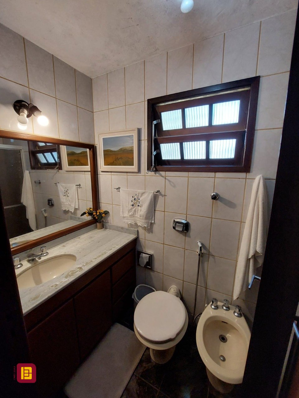 Casa com 233m², 8 quartos (sendo 1 suíte), 2 garagens, no bairro Cachoeira do Bom Jesus em Florianópolis