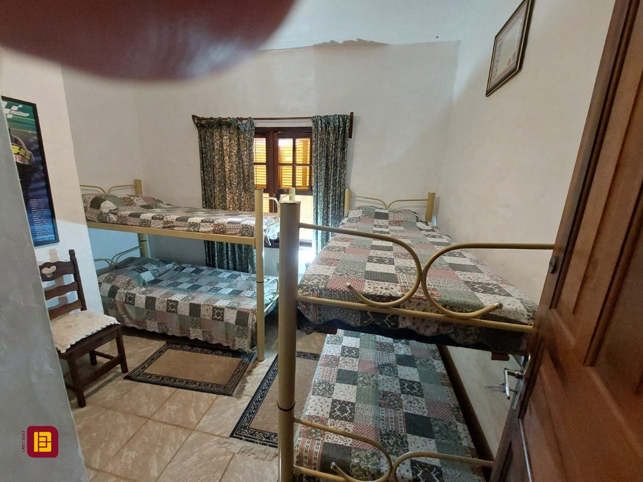 Casa com 233m², 8 quartos (sendo 1 suíte), 2 garagens, no bairro Cachoeira do Bom Jesus em Florianópolis