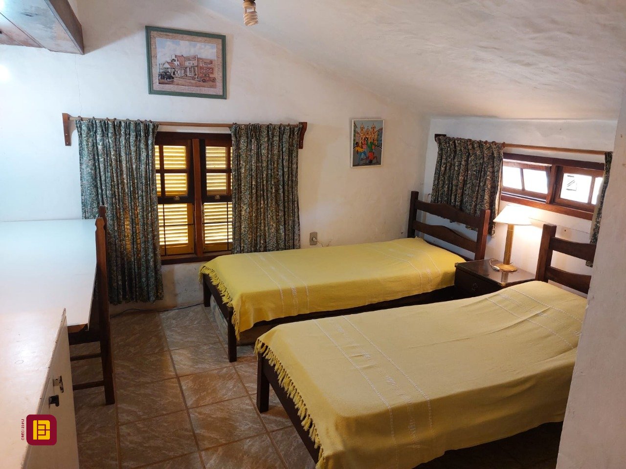 Casa com 233m², 8 quartos (sendo 1 suíte), 2 garagens, no bairro Cachoeira do Bom Jesus em Florianópolis