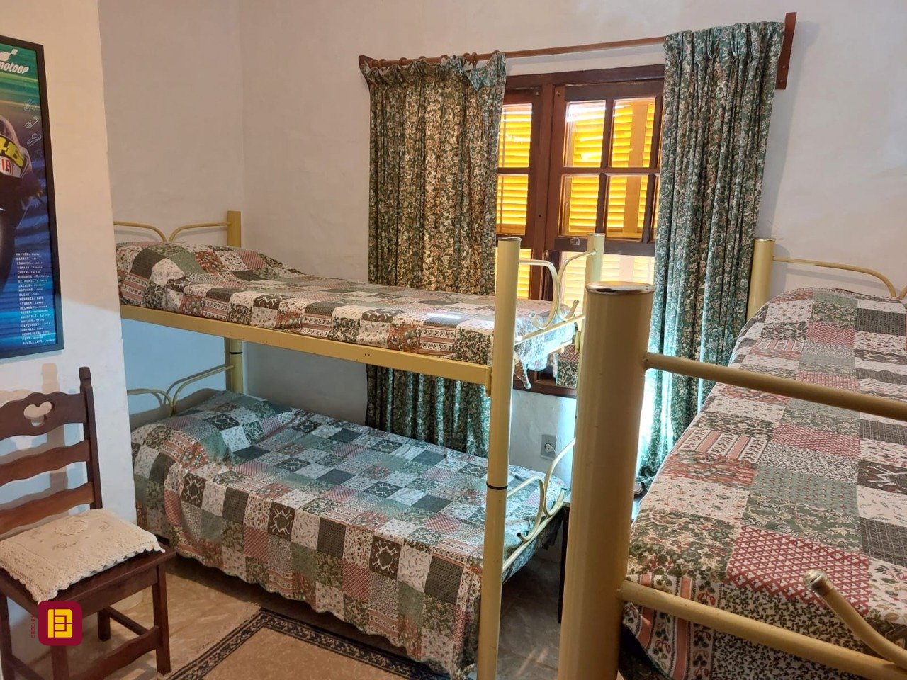 Casa com 233m², 8 quartos (sendo 1 suíte), 2 garagens, no bairro Cachoeira do Bom Jesus em Florianópolis