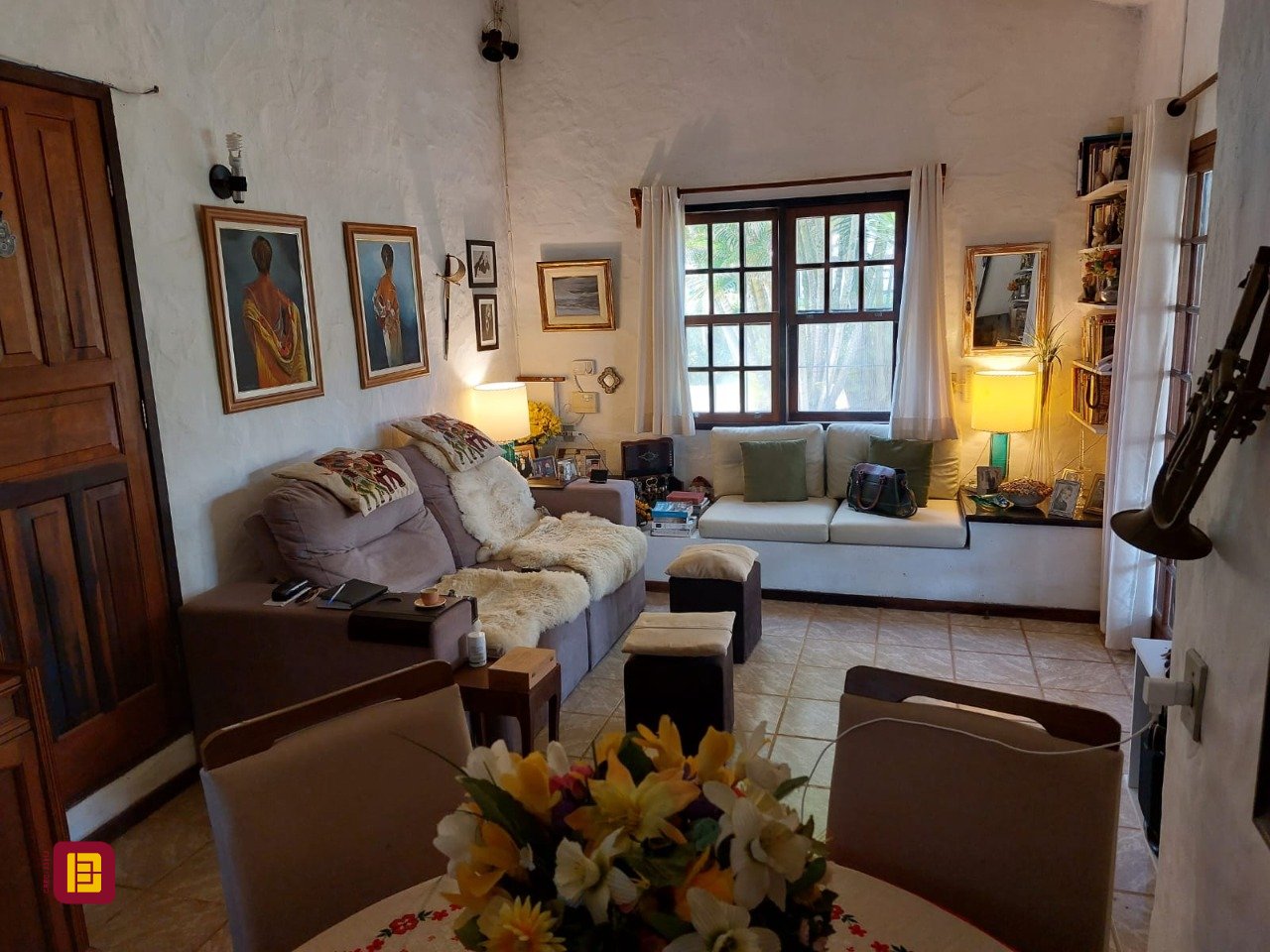 Casa com 233m², 8 quartos (sendo 1 suíte), 2 garagens, no bairro Cachoeira do Bom Jesus em Florianópolis