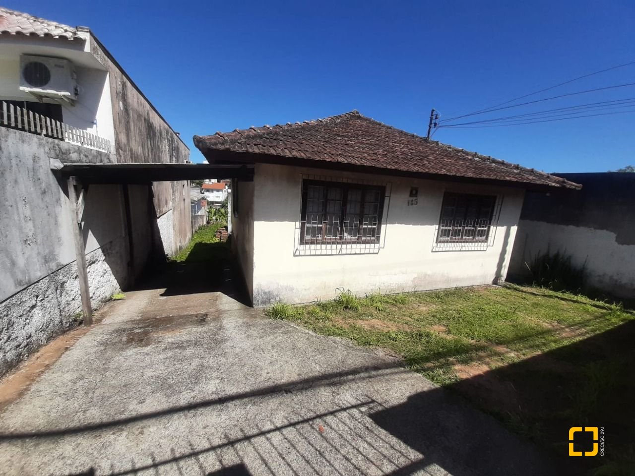 Casa com 77m², 3 quartos, 2 garagens, no bairro Barreiros em São José