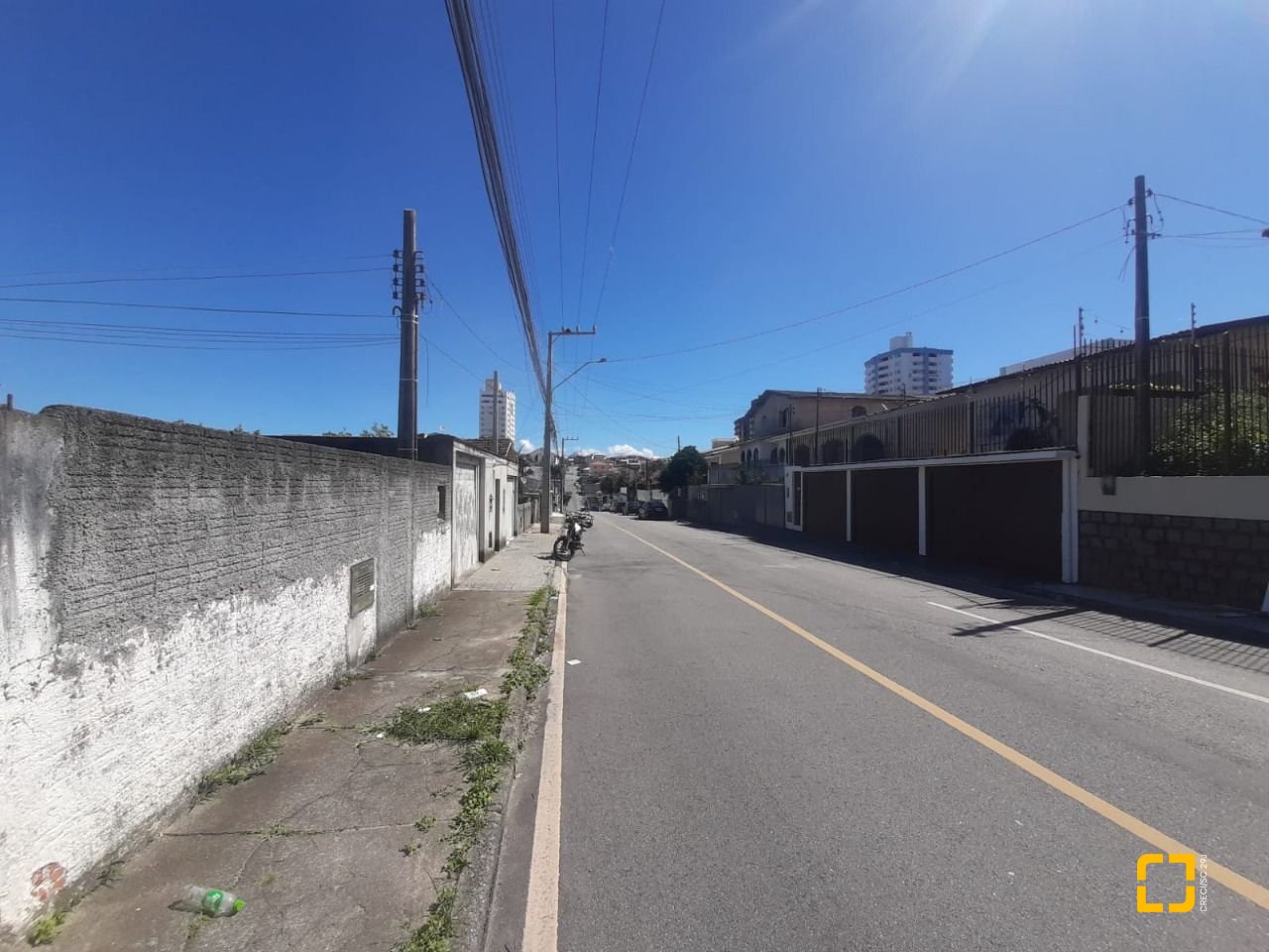 Casa com 77m², 3 quartos, 2 garagens, no bairro Barreiros em São José