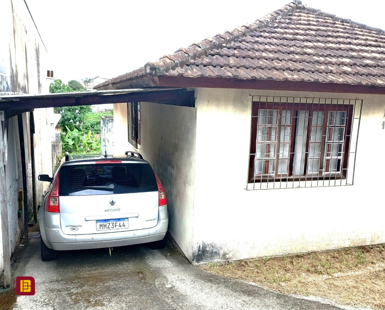 Casa com 77m², 3 quartos, 2 garagens, no bairro Barreiros em São José