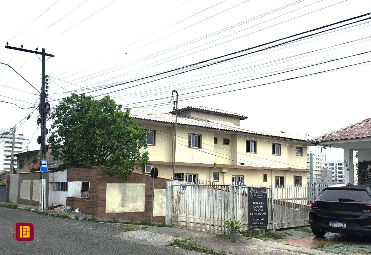 Casa com 77m², 3 quartos, 2 garagens, no bairro Barreiros em São José