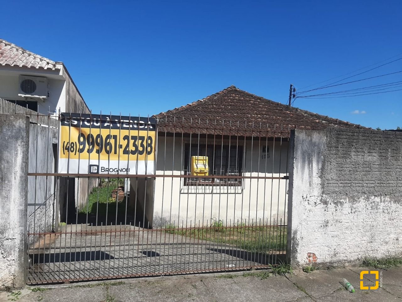Casa com 77m², 3 quartos, 2 garagens, no bairro Barreiros em São José