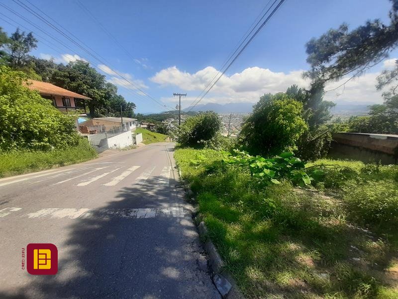 Terreno com 396m², no bairro Forquilhas em São José