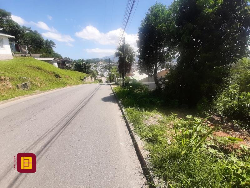 Terreno com 396m², no bairro Forquilhas em São José