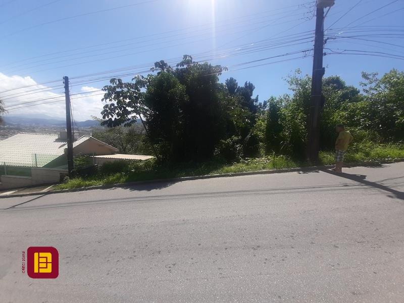 Terreno com 396m², no bairro Forquilhas em São José