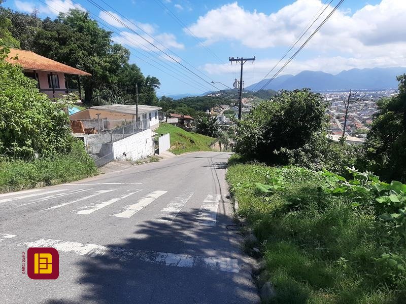 Terreno com 396m², no bairro Forquilhas em São José