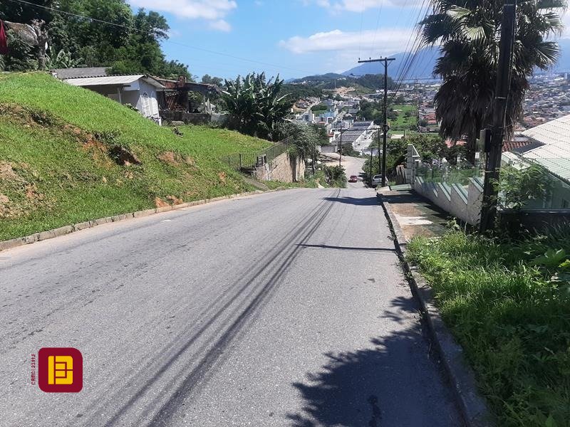 Terreno com 396m², no bairro Forquilhas em São José