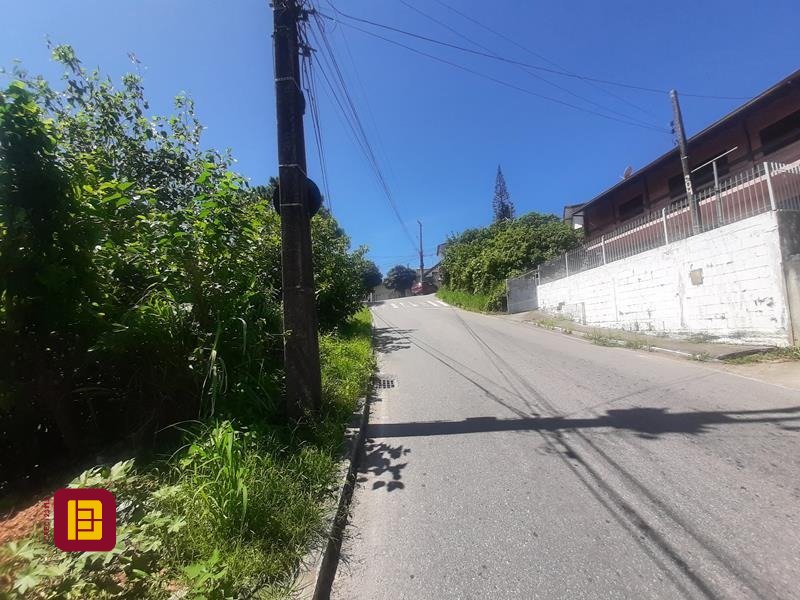 Terreno com 396m², no bairro Forquilhas em São José