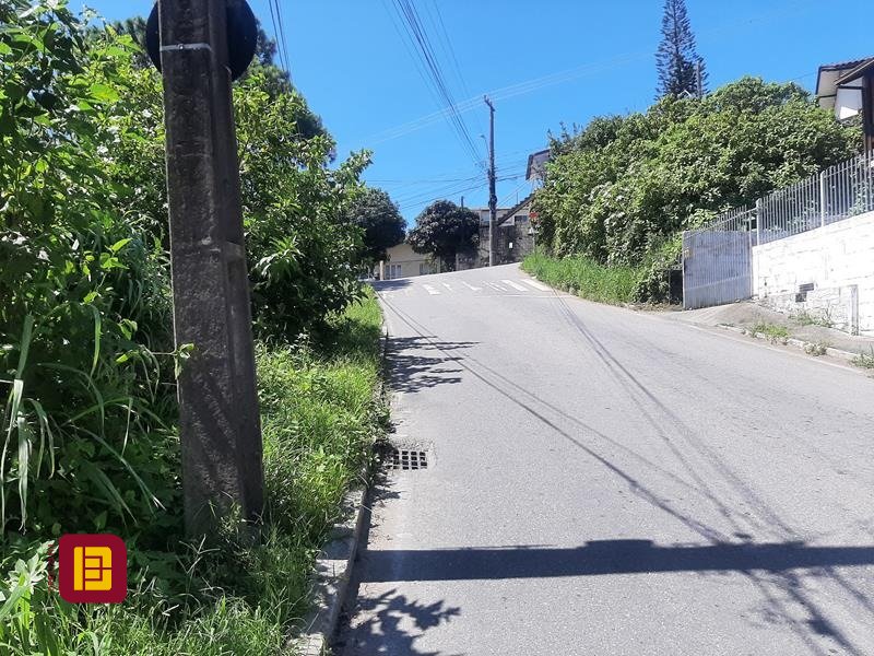 Terreno com 396m², no bairro Forquilhas em São José