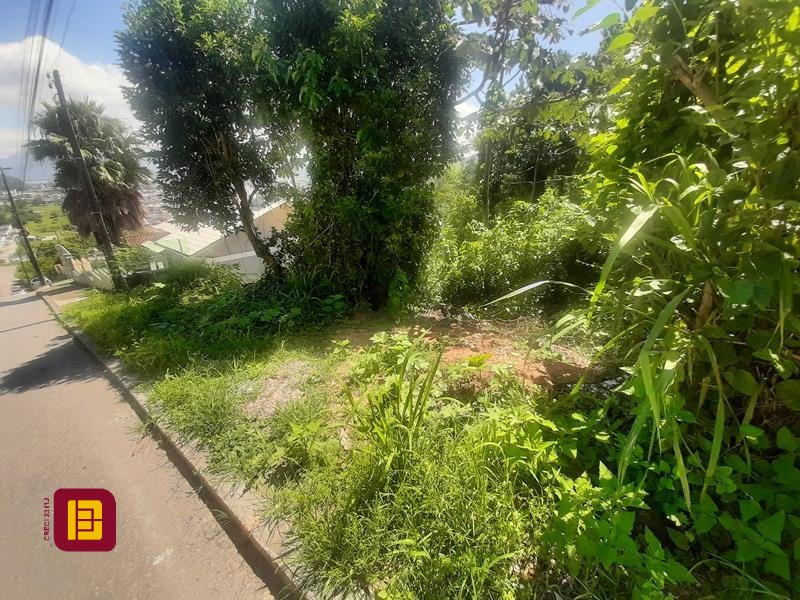 Terreno com 396m², no bairro Forquilhas em São José