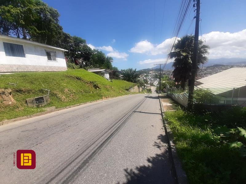Terreno com 396m², no bairro Forquilhas em São José