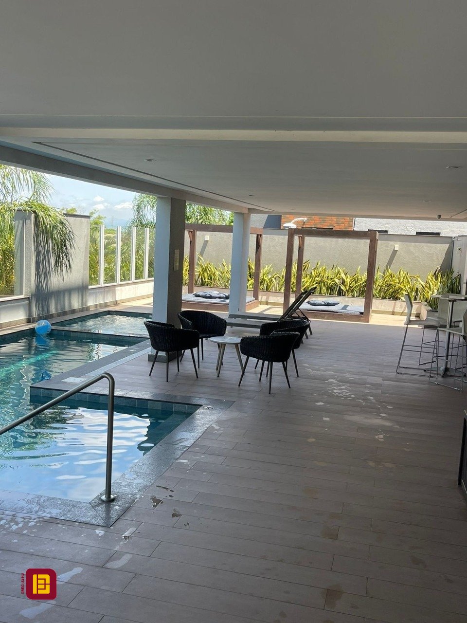 Apartamento com 114m², 4 quartos (sendo 1 suíte), 2 garagens, no bairro Campeche em Florianópolis