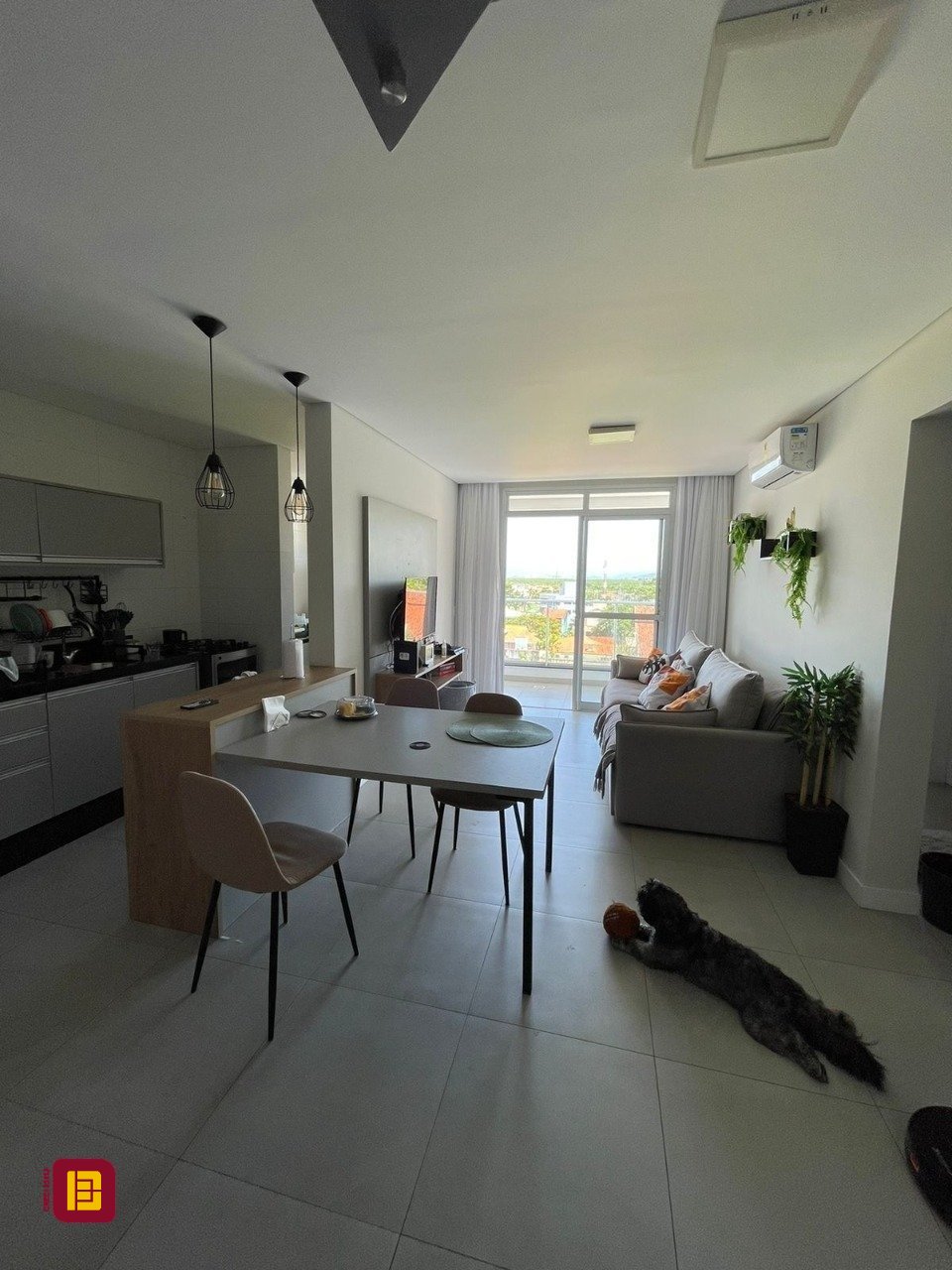 Apartamento com 114m², 4 quartos (sendo 1 suíte), 2 garagens, no bairro Campeche em Florianópolis