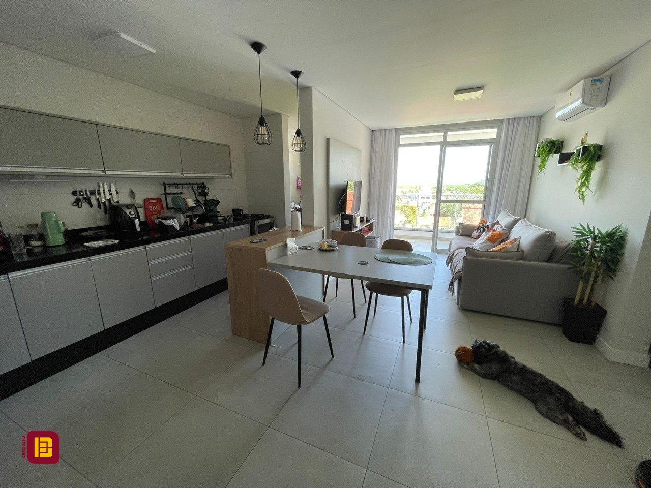 Apartamento com 114m², 4 quartos (sendo 1 suíte), 2 garagens, no bairro Campeche em Florianópolis