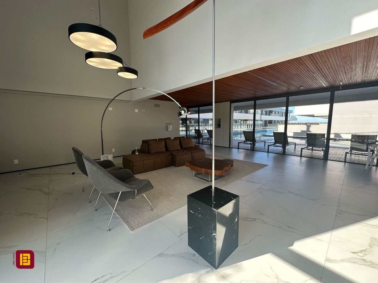 Apartamento com 116m², 6 quartos (sendo 3 suítes), 2 garagens, no bairro Morro das Pedras em Florianópolis