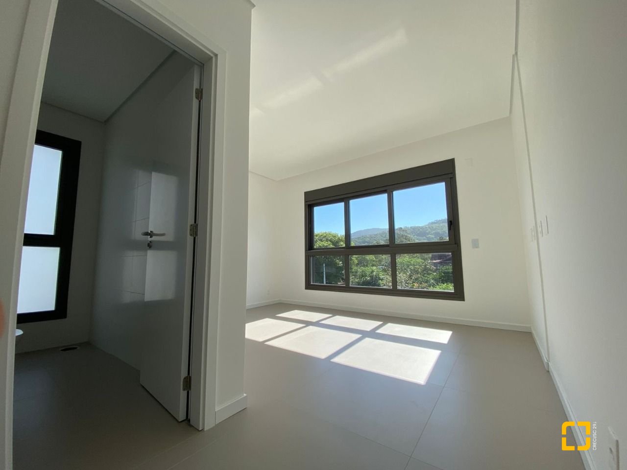 Apartamento com 116m², 6 quartos (sendo 3 suítes), 2 garagens, no bairro Morro das Pedras em Florianópolis