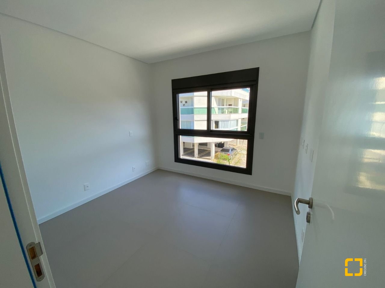Apartamento com 116m², 6 quartos (sendo 3 suítes), 2 garagens, no bairro Morro das Pedras em Florianópolis