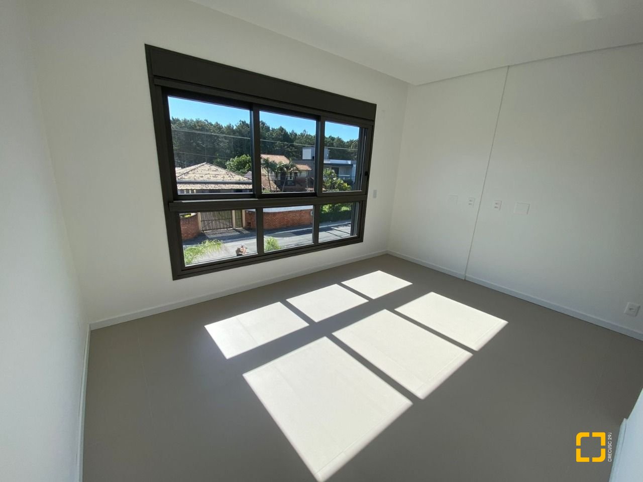 Apartamento com 116m², 6 quartos (sendo 3 suítes), 2 garagens, no bairro Morro das Pedras em Florianópolis