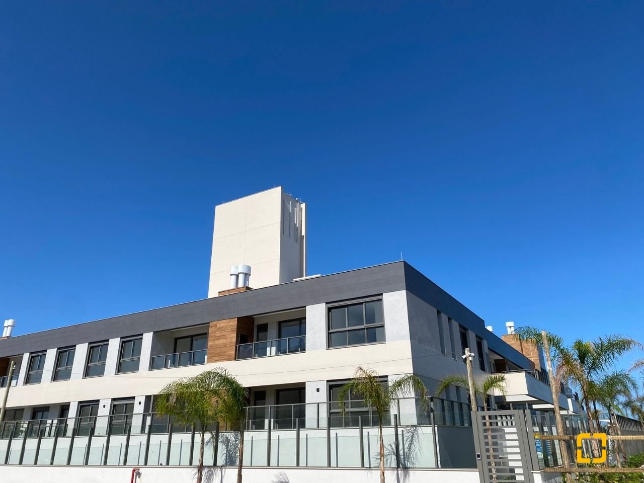 Apartamento com 116m², 6 quartos (sendo 3 suítes), 2 garagens, no bairro Morro das Pedras em Florianópolis