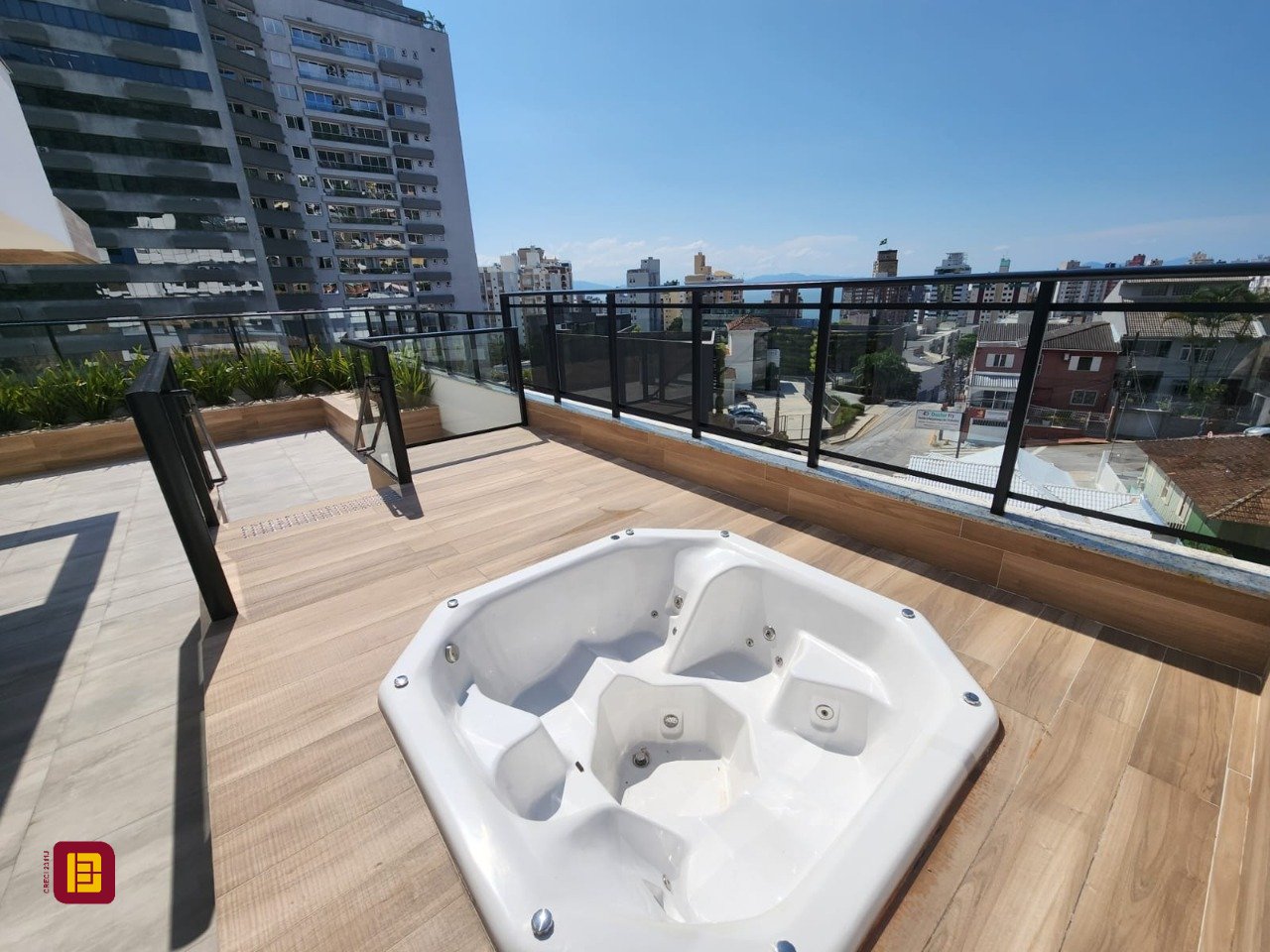 Apartamento com 59m², 3 quartos (sendo 1 suíte), 1 garagem, no bairro Centro em Florianópolis