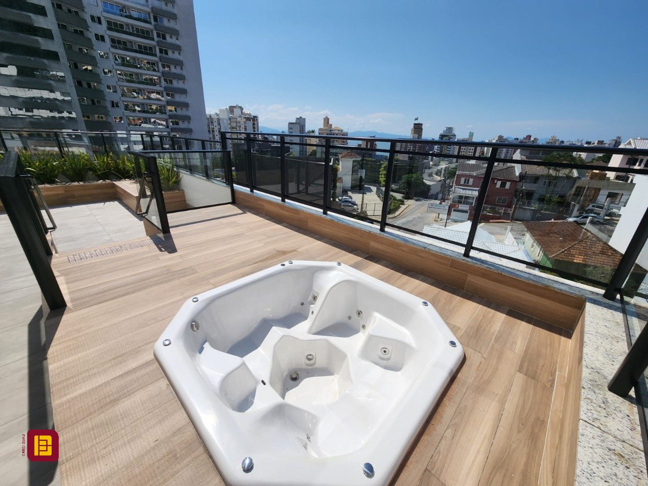 Apartamento com 59m², 3 quartos (sendo 1 suíte), 1 garagem, no bairro Centro em Florianópolis