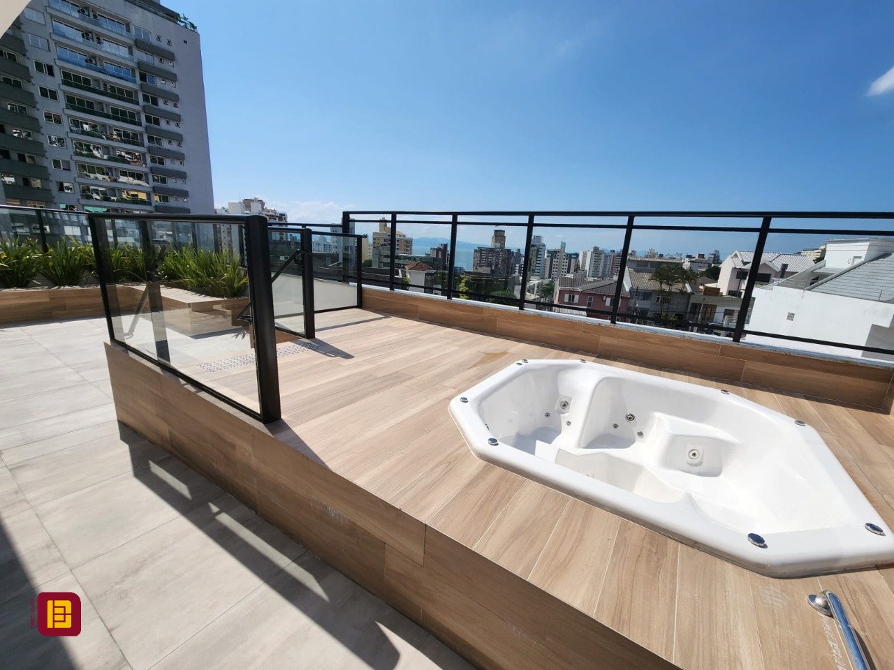 Apartamento com 59m², 3 quartos (sendo 1 suíte), 1 garagem, no bairro Centro em Florianópolis
