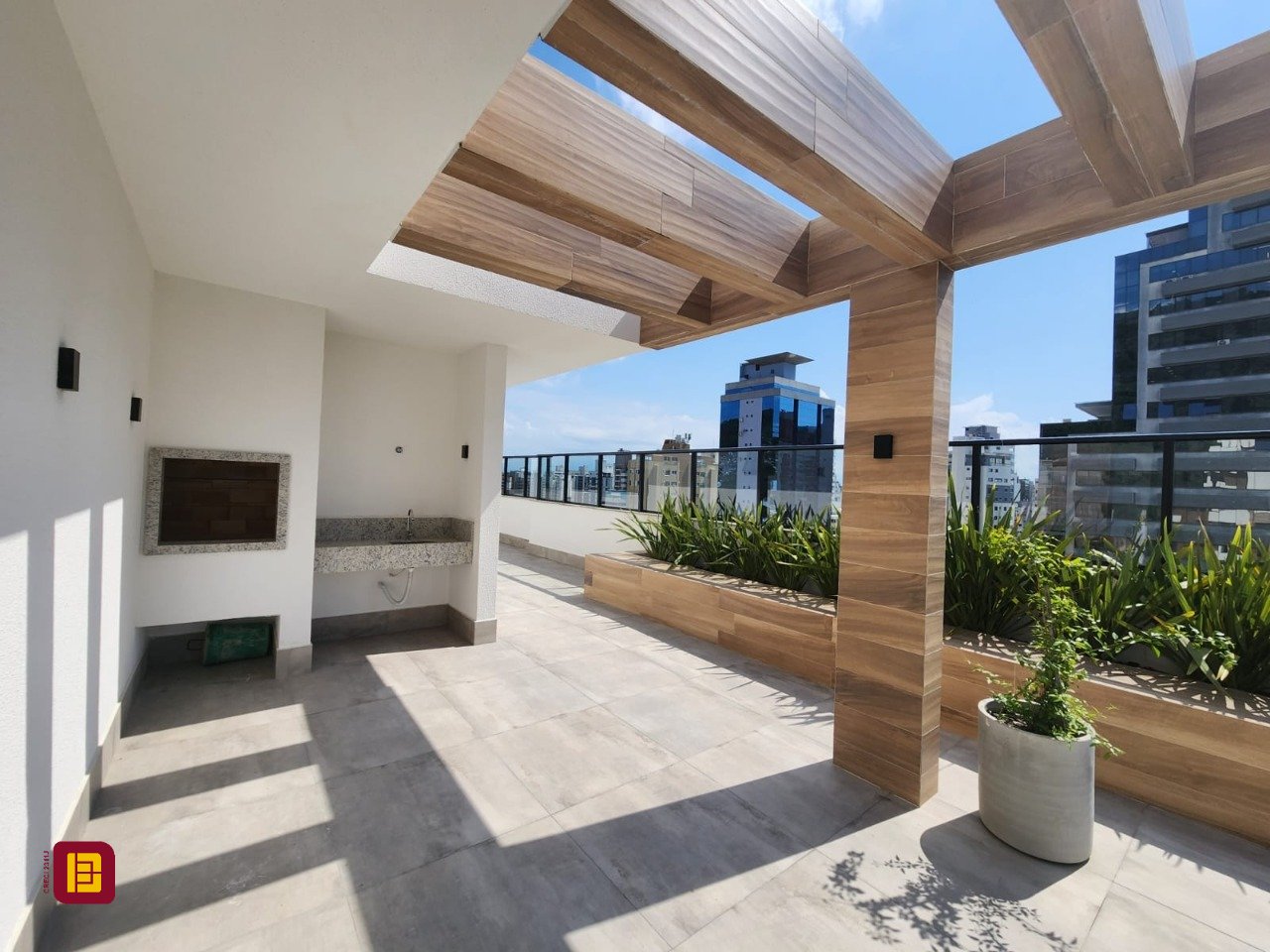 Apartamento com 59m², 3 quartos (sendo 1 suíte), 1 garagem, no bairro Centro em Florianópolis