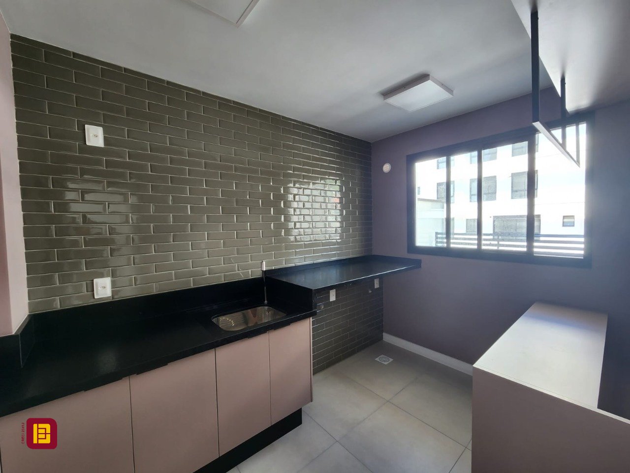Apartamento com 59m², 3 quartos (sendo 1 suíte), 1 garagem, no bairro Centro em Florianópolis