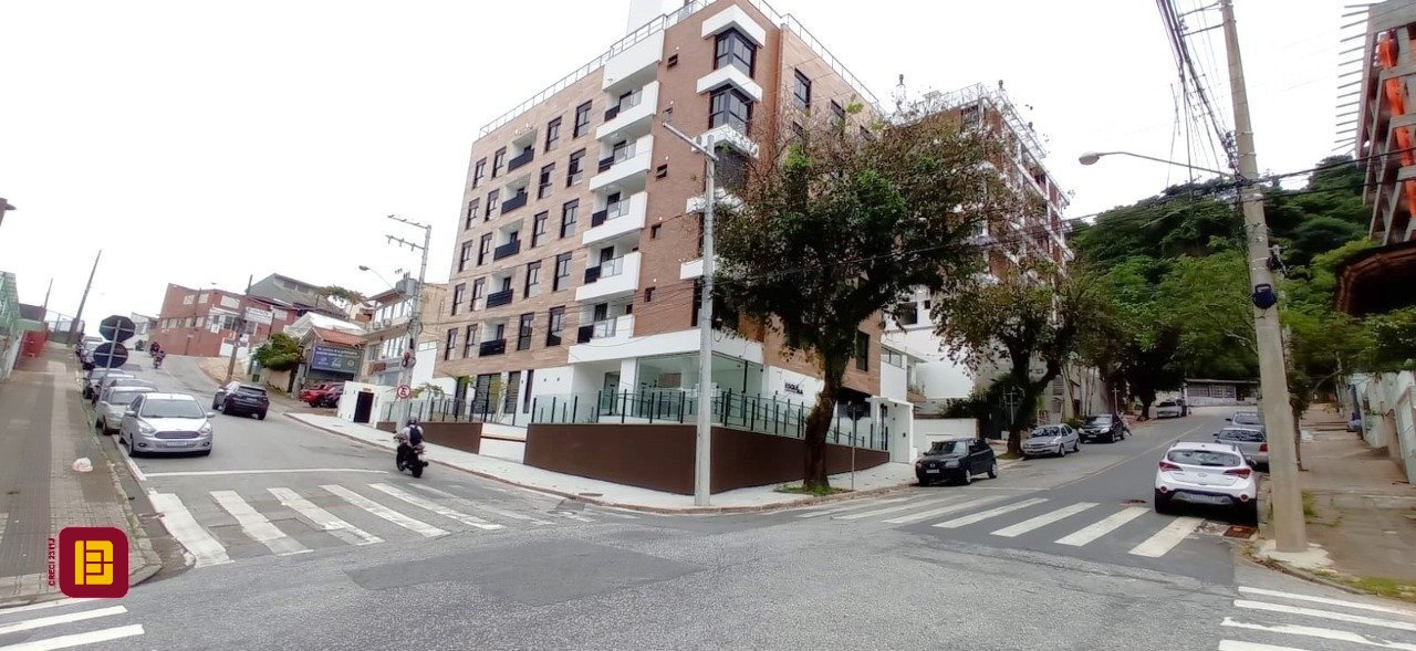 Apartamento com 59m², 3 quartos (sendo 1 suíte), 1 garagem, no bairro Centro em Florianópolis