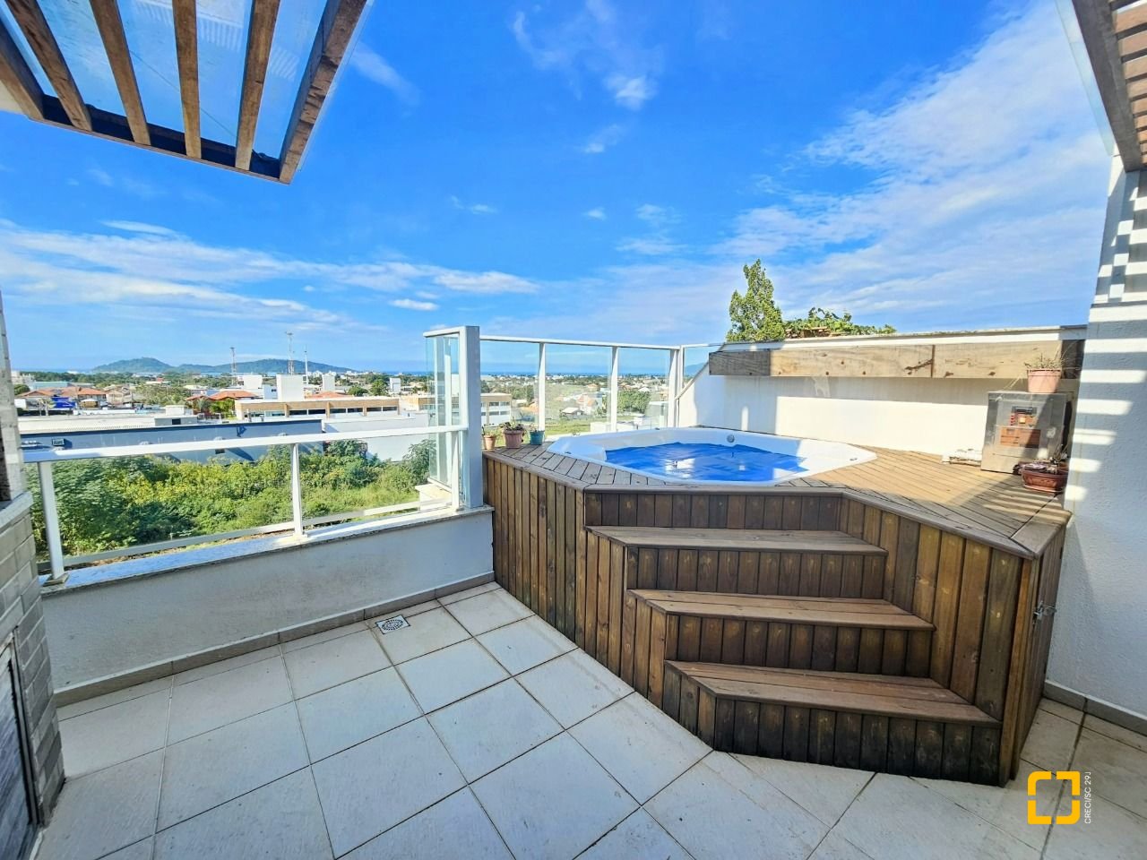 Cobertura com 142m², 3 quartos (sendo 1 suíte), 3 garagens, no bairro Campeche em Florianópolis