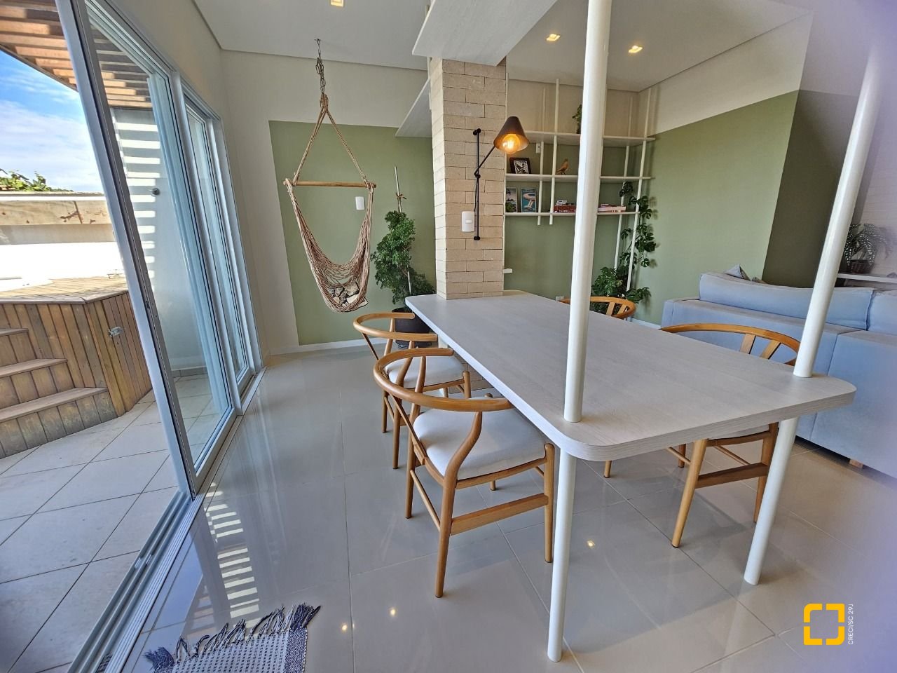 Cobertura com 142m², 3 quartos (sendo 1 suíte), 3 garagens, no bairro Campeche em Florianópolis