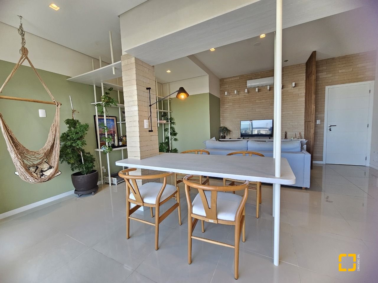 Cobertura com 142m², 3 quartos (sendo 1 suíte), 3 garagens, no bairro Campeche em Florianópolis