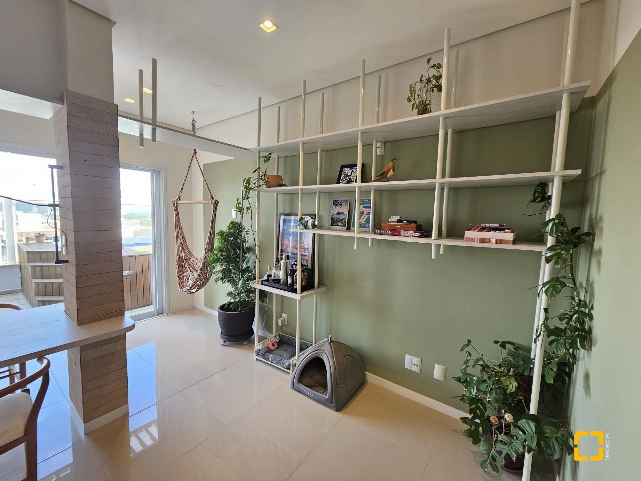 Cobertura com 142m², 3 quartos (sendo 1 suíte), 3 garagens, no bairro Campeche em Florianópolis