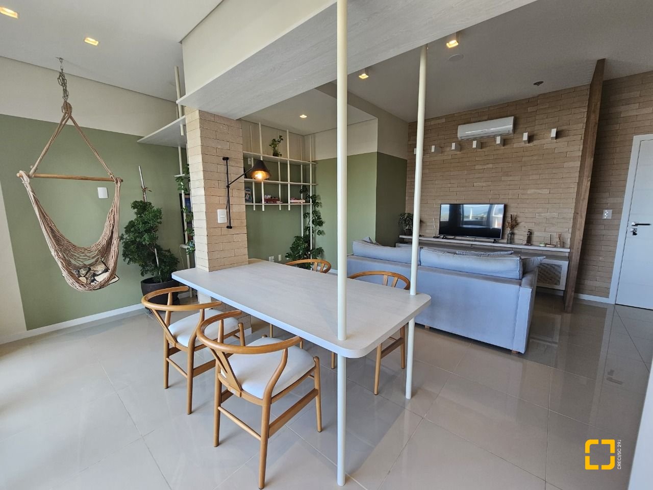 Cobertura com 142m², 3 quartos (sendo 1 suíte), 3 garagens, no bairro Campeche em Florianópolis