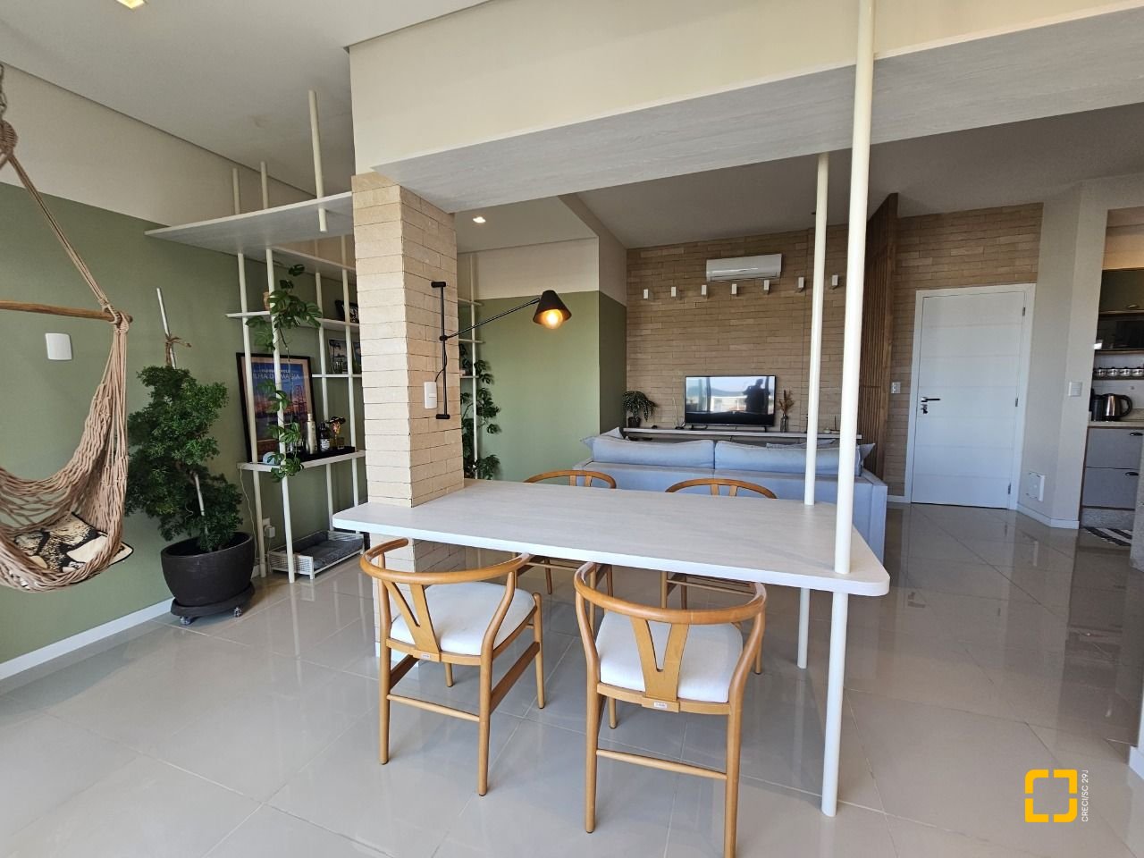 Cobertura com 142m², 3 quartos (sendo 1 suíte), 3 garagens, no bairro Campeche em Florianópolis